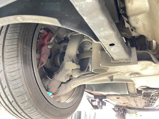 メガーヌ ルノー スポール 273トロフィー2 ZERO POINT ONEカスタムシフター RECAROフルバケット(運転席) HKSエアクリ 純正アクラポビッチマフラー スタッドボルト化ハブ RSパフォーマンスステアリング(44枚目)