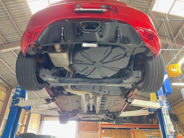 メガーヌ ルノー スポール 273トロフィー2 ZERO POINT ONEカスタムシフター RECAROフルバケット(運転席) HKSエアクリ 純正アクラポビッチマフラー スタッドボルト化ハブ RSパフォーマンスステアリング(54枚目)