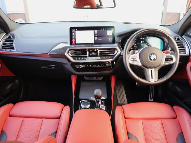 X4 M コンペティション S58B30Aツインターボ LCIモデル カーボンパッケージ サキールオレンジメリノレザー グロスレッドブレーキキャリパー Vスポーク765Mアルミ(グロスブラックペイント) 第三者機関検査済み(4枚目)