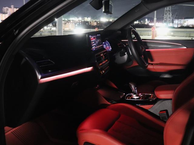 X4 M コンペティション S58B30Aツインターボ LCIモデル カーボンパッケージ サキールオレンジメリノレザー グロスレッドブレーキキャリパー Vスポーク765Mアルミ(グロスブラックペイント) 第三者機関検査済み(17枚目)