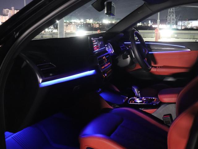 X4 M コンペティション S58B30Aツインターボ LCIモデル カーボンパッケージ サキールオレンジメリノレザー グロスレッドブレーキキャリパー Vスポーク765Mアルミ(グロスブラックペイント) 第三者機関検査済み(19枚目)
