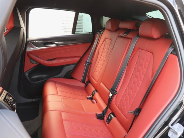 X4 M コンペティション S58B30Aツインターボ LCIモデル カーボンパッケージ サキールオレンジメリノレザー グロスレッドブレーキキャリパー Vスポーク765Mアルミ(グロスブラックペイント) 第三者機関検査済み(26枚目)