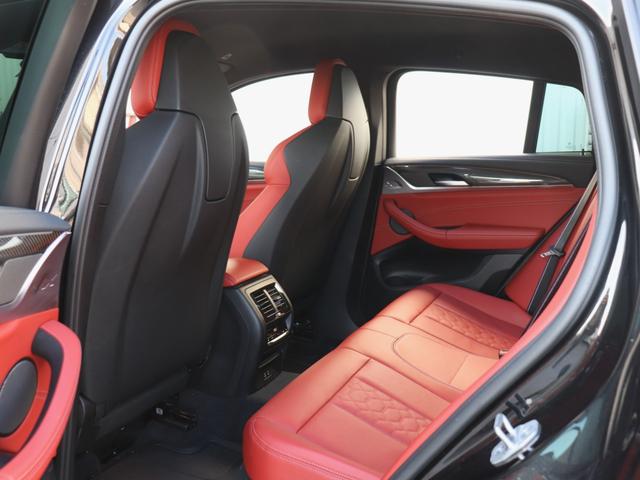 X4 M コンペティション S58B30Aツインターボ LCIモデル カーボンパッケージ サキールオレンジメリノレザー グロスレッドブレーキキャリパー Vスポーク765Mアルミ(グロスブラックペイント) 第三者機関検査済み(27枚目)