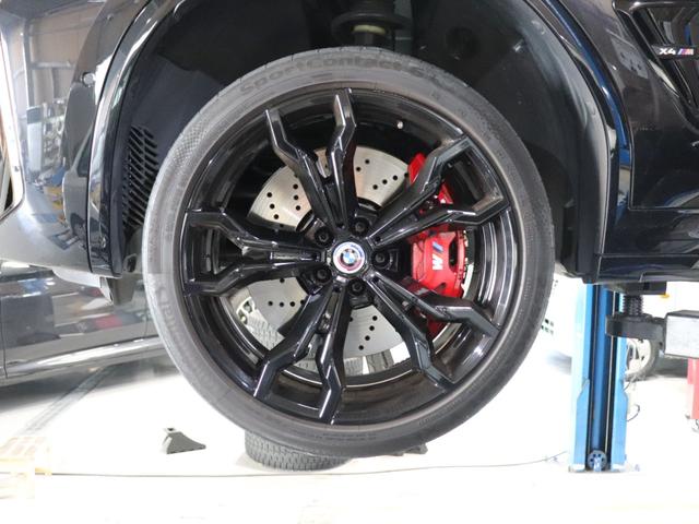 X4 M コンペティション S58B30Aツインターボ LCIモデル カーボンパッケージ サキールオレンジメリノレザー グロスレッドブレーキキャリパー Vスポーク765Mアルミ(グロスブラックペイント) 第三者機関検査済み(78枚目)
