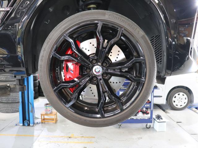 X4 M コンペティション S58B30Aツインターボ LCIモデル カーボンパッケージ サキールオレンジメリノレザー グロスレッドブレーキキャリパー Vスポーク765Mアルミ(グロスブラックペイント) 第三者機関検査済み(80枚目)