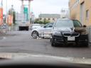 ヘッドアップディスプレイを装備、車速、クルーズコントロール作動状態、車両警告、オーディオ、TEL、ナビ等の情報をフロントガラスに投影します