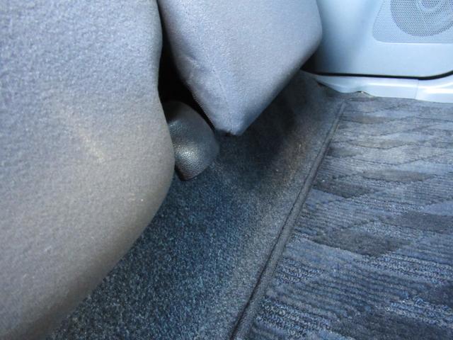 ムーヴ Ｌ　４速ＡＴ・キーレス・実走行・スペアタイヤ付・後席スライド・ベンチシート・フルフラット・ＣＤ・盗難防止システム・衝突安全ボディ・Ｗエアバッグ・フル装備・修復歴有り・走行距離１．５万キロ（15枚目）