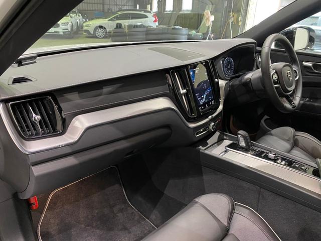B6 AWD Rデザイン 弊社元役員Car 2021年モデル 1オーナー車 サンルーフ 黒革シート ボルボインテリセーフ スマートフォンチャージ harman/kardon 48V Hybrid 禁煙車(12枚目)