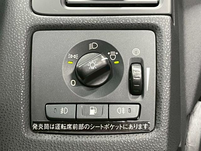 Ｖ５０ ２．４ｉ　ＳＥ　１オ－ナ－　禁煙　ＥＴＣ　黒革　シ－トヒ－タ－　純正ＡＷ　ＴＶ　ナビ　シートヒーター　パワーシート　電動格納ミラー　ヘッドライトウォッシャー　キーレス　ＨＩＤ（64枚目）