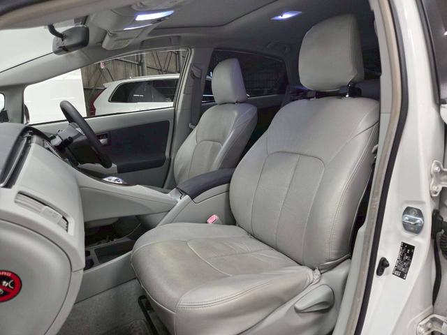 プリウス Ｓ　コーナーセンサー／ＬＥＤヘッドライト／シートカバー／社外シフトスイッチ（31枚目）