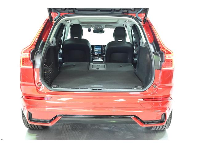 XC60 リチャージプラス T6 AWDプラグインハイブリッド 1オーナー/禁煙車/レザーシート(ヒーター付)/サンルーフ/エアサス/ドラレコ/ボルボインテリセーフ/全方位カメラ/ナビ/Bluetooth/USB/クリアランスソナー/クルコン/ETC/Pバックドア(33枚目)