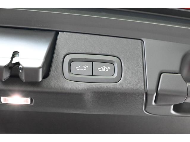 XC60 リチャージプラス T6 AWDプラグインハイブリッド 1オーナー/禁煙車/レザーシート(ヒーター付)/サンルーフ/エアサス/ドラレコ/ボルボインテリセーフ/全方位カメラ/ナビ/Bluetooth/USB/クリアランスソナー/クルコン/ETC/Pバックドア(36枚目)