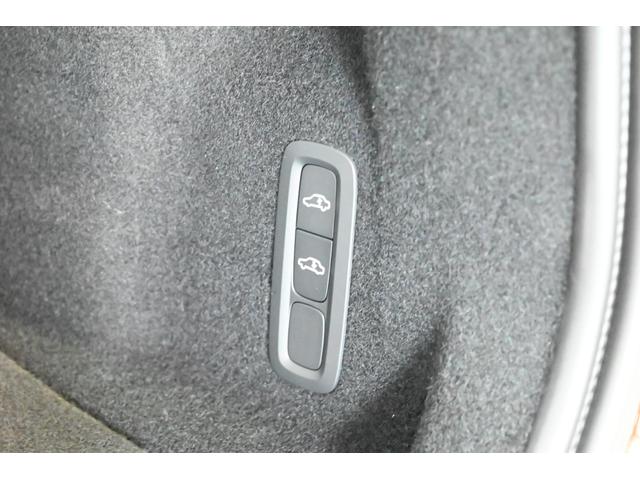 XC60 リチャージプラス T6 AWDプラグインハイブリッド 1オーナー/禁煙車/レザーシート(ヒーター付)/サンルーフ/エアサス/ドラレコ/ボルボインテリセーフ/全方位カメラ/ナビ/Bluetooth/USB/クリアランスソナー/クルコン/ETC/Pバックドア(38枚目)