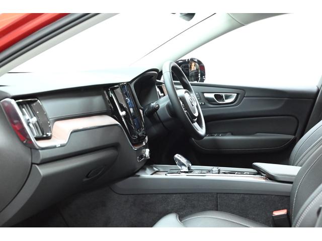 XC60 リチャージプラス T6 AWDプラグインハイブリッド 1オーナー/禁煙車/レザーシート(ヒーター付)/サンルーフ/エアサス/ドラレコ/ボルボインテリセーフ/全方位カメラ/ナビ/Bluetooth/USB/クリアランスソナー/クルコン/ETC/Pバックドア(51枚目)