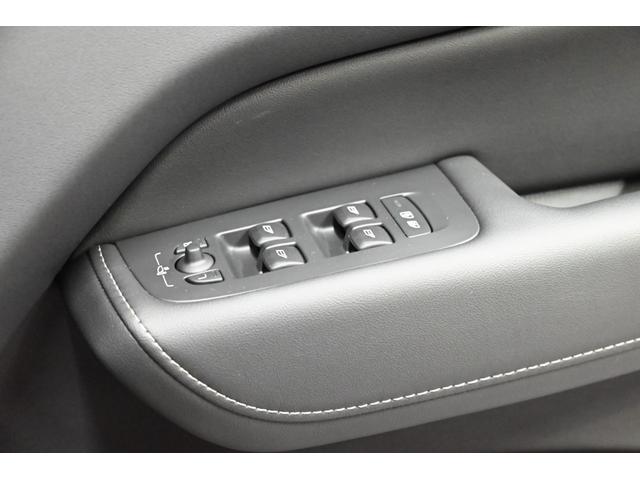 XC60 リチャージプラス T6 AWDプラグインハイブリッド 1オーナー/禁煙車/レザーシート(ヒーター付)/サンルーフ/エアサス/ドラレコ/ボルボインテリセーフ/全方位カメラ/ナビ/Bluetooth/USB/クリアランスソナー/クルコン/ETC/Pバックドア(67枚目)