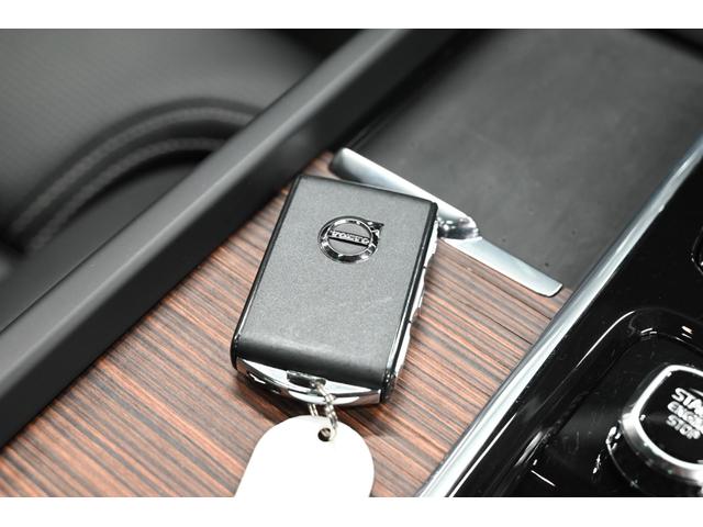 XC60 リチャージプラス T6 AWDプラグインハイブリッド 1オーナー/禁煙車/レザーシート(ヒーター付)/サンルーフ/エアサス/ドラレコ/ボルボインテリセーフ/全方位カメラ/ナビ/Bluetooth/USB/クリアランスソナー/クルコン/ETC/Pバックドア(77枚目)