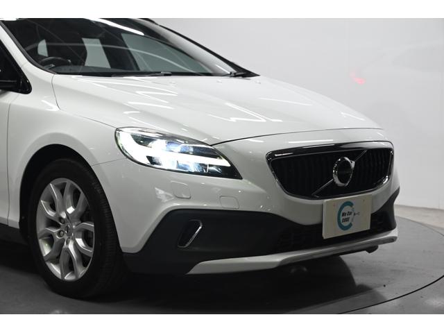 Ｖ４０ クロスカントリー　Ｄ４　サマム　２０１７年モデル／ハーマンカードン／ブラックレザーシート（ヒーター付）／ナビ／バックカメラ／純正１８インチアルミホイール／取説／保証書／スマートキー（17枚目）
