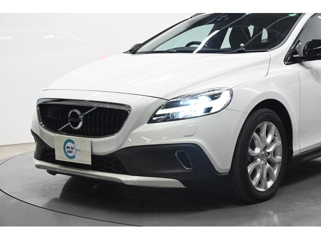 Ｖ４０ クロスカントリー　Ｄ４　サマム　２０１７年モデル／ハーマンカードン／ブラックレザーシート（ヒーター付）／ナビ／バックカメラ／純正１８インチアルミホイール／取説／保証書／スマートキー（18枚目）