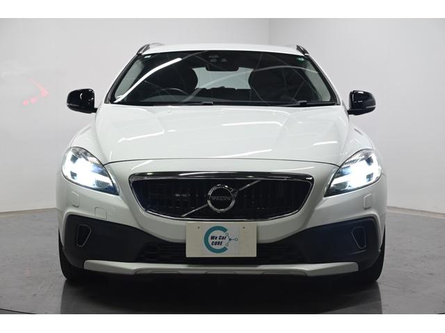 Ｖ４０ クロスカントリー　Ｄ４　サマム　２０１７年モデル／ハーマンカードン／ブラックレザーシート（ヒーター付）／ナビ／バックカメラ／純正１８インチアルミホイール／取説／保証書／スマートキー（19枚目）