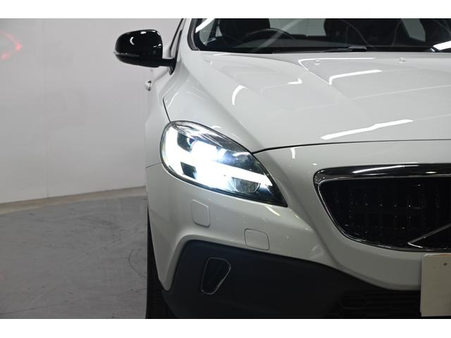 Ｖ４０ クロスカントリー　Ｄ４　サマム　２０１７年モデル／ハーマンカードン／ブラックレザーシート（ヒーター付）／ナビ／バックカメラ／純正１８インチアルミホイール／取説／保証書／スマートキー（20枚目）