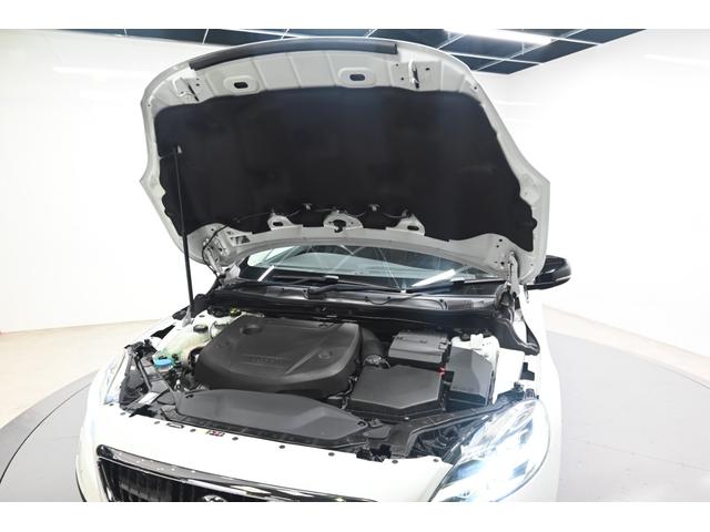 Ｖ４０ クロスカントリー　Ｄ４　サマム　２０１７年モデル／ハーマンカードン／ブラックレザーシート（ヒーター付）／ナビ／バックカメラ／純正１８インチアルミホイール／取説／保証書／スマートキー（26枚目）