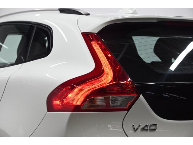 Ｖ４０ クロスカントリー　Ｄ４　サマム　２０１７年モデル／ハーマンカードン／ブラックレザーシート（ヒーター付）／ナビ／バックカメラ／純正１８インチアルミホイール／取説／保証書／スマートキー（29枚目）