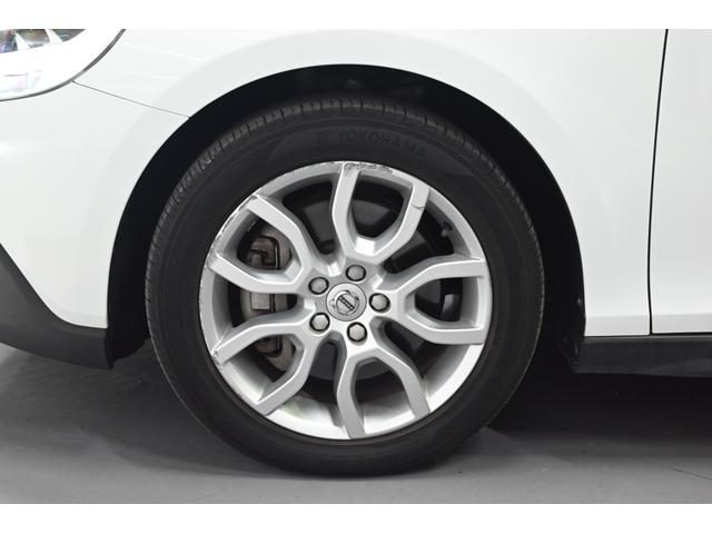 Ｖ４０ クロスカントリー　Ｄ４　サマム　２０１７年モデル／ハーマンカードン／ブラックレザーシート（ヒーター付）／ナビ／バックカメラ／純正１８インチアルミホイール／取説／保証書／スマートキー（37枚目）
