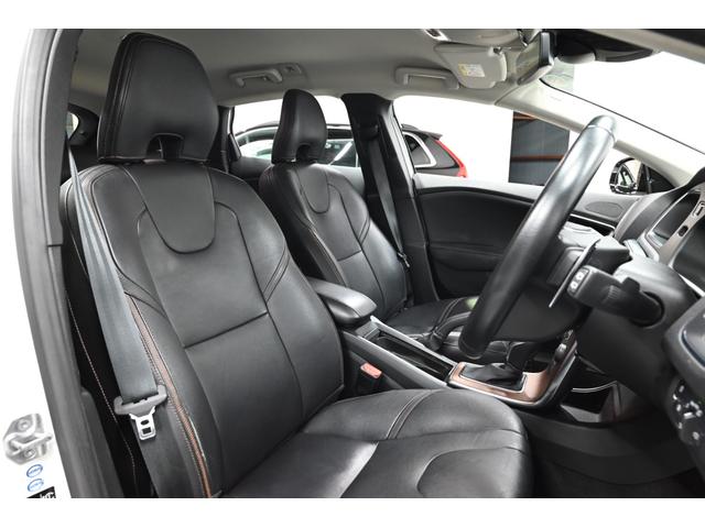 Ｖ４０ クロスカントリー　Ｄ４　サマム　２０１７年モデル／ハーマンカードン／ブラックレザーシート（ヒーター付）／ナビ／バックカメラ／純正１８インチアルミホイール／取説／保証書／スマートキー（43枚目）