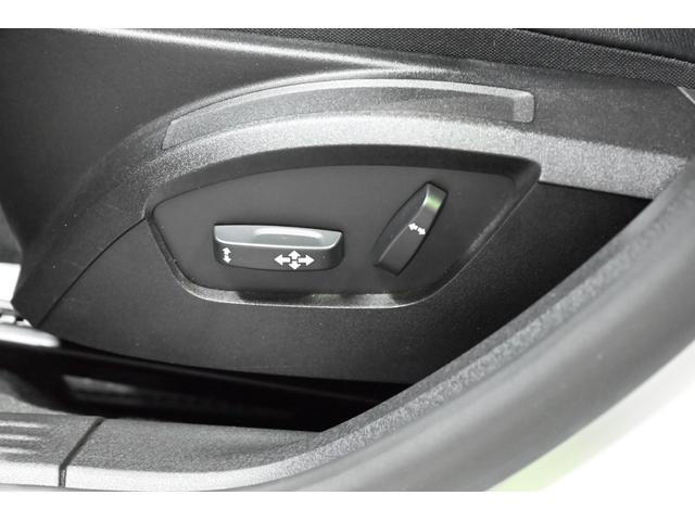 Ｖ４０ クロスカントリー　Ｄ４　サマム　２０１７年モデル／ハーマンカードン／ブラックレザーシート（ヒーター付）／ナビ／バックカメラ／純正１８インチアルミホイール／取説／保証書／スマートキー（49枚目）