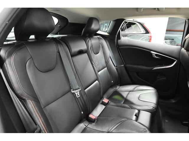Ｖ４０ クロスカントリー　Ｄ４　サマム　２０１７年モデル／ハーマンカードン／ブラックレザーシート（ヒーター付）／ナビ／バックカメラ／純正１８インチアルミホイール／取説／保証書／スマートキー（54枚目）