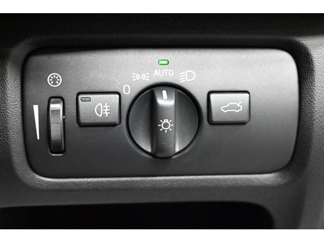 Ｖ４０ クロスカントリー　Ｄ４　サマム　２０１７年モデル／ハーマンカードン／ブラックレザーシート（ヒーター付）／ナビ／バックカメラ／純正１８インチアルミホイール／取説／保証書／スマートキー（60枚目）