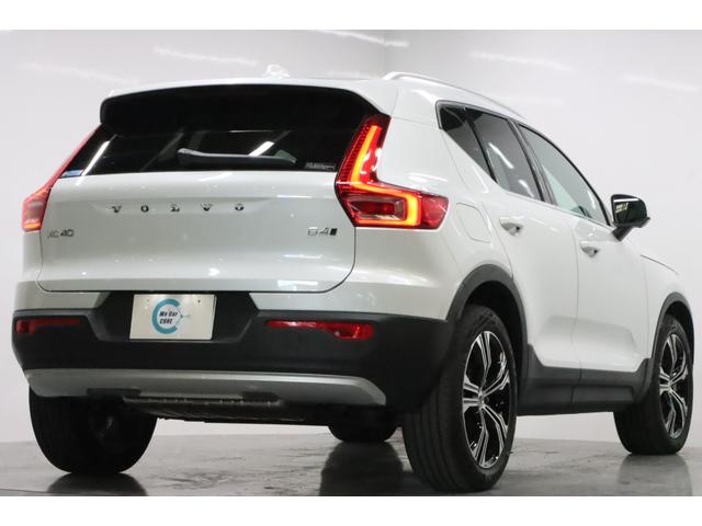 ＸＣ４０ Ｂ４　ＡＷＤ　インスクリプション　２０２２年モデル／ベージュレザーシート（ヒータ付）／ハーマンカードン／ボルボインテリセーフ／全方位カメラ／ナビ／フルセグＴＶ／Ｐバックドア／ＥＴＣ／クルコン／前後ドラレコ／純正１９アルミ／ＬＥＤヘッド（7枚目）