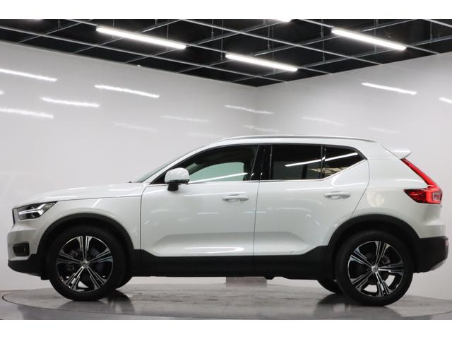 ＸＣ４０ Ｂ４　ＡＷＤ　インスクリプション　２０２２年モデル／ベージュレザーシート（ヒータ付）／ハーマンカードン／ボルボインテリセーフ／全方位カメラ／ナビ／フルセグＴＶ／Ｐバックドア／ＥＴＣ／クルコン／前後ドラレコ／純正１９アルミ／ＬＥＤヘッド（28枚目）