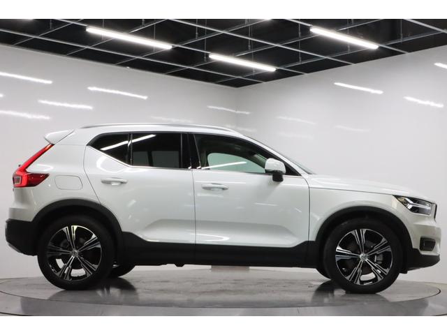 ＸＣ４０ Ｂ４　ＡＷＤ　インスクリプション　２０２２年モデル／ベージュレザーシート（ヒータ付）／ハーマンカードン／ボルボインテリセーフ／全方位カメラ／ナビ／フルセグＴＶ／Ｐバックドア／ＥＴＣ／クルコン／前後ドラレコ／純正１９アルミ／ＬＥＤヘッド（31枚目）