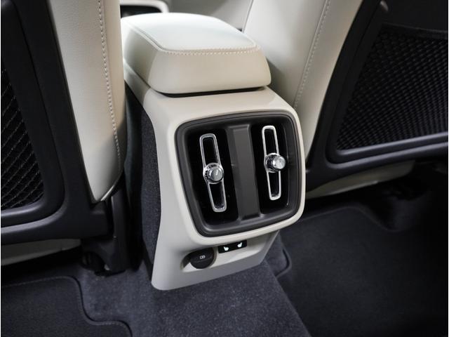 ＸＣ４０ Ｂ４　ＡＷＤ　インスクリプション　２０２２年モデル／ベージュレザーシート（ヒータ付）／ハーマンカードン／ボルボインテリセーフ／全方位カメラ／ナビ／フルセグＴＶ／Ｐバックドア／ＥＴＣ／クルコン／前後ドラレコ／純正１９アルミ／ＬＥＤヘッド（61枚目）