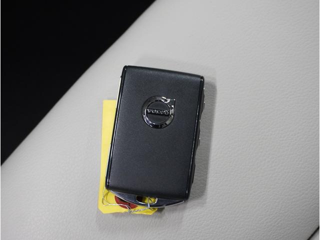 ＸＣ４０ Ｂ４　ＡＷＤ　インスクリプション　２０２２年モデル／ベージュレザーシート（ヒータ付）／ハーマンカードン／ボルボインテリセーフ／全方位カメラ／ナビ／フルセグＴＶ／Ｐバックドア／ＥＴＣ／クルコン／前後ドラレコ／純正１９アルミ／ＬＥＤヘッド（67枚目）