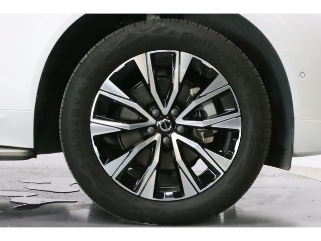 【徹底的なクリーニング】弊社にはクリーニング専用スペース、専属チームが存在し、入庫時は様々な状態のお車を全て徹底的に仕上げております。是非ご自身の目でそのクオリティをご確認下さいませ。