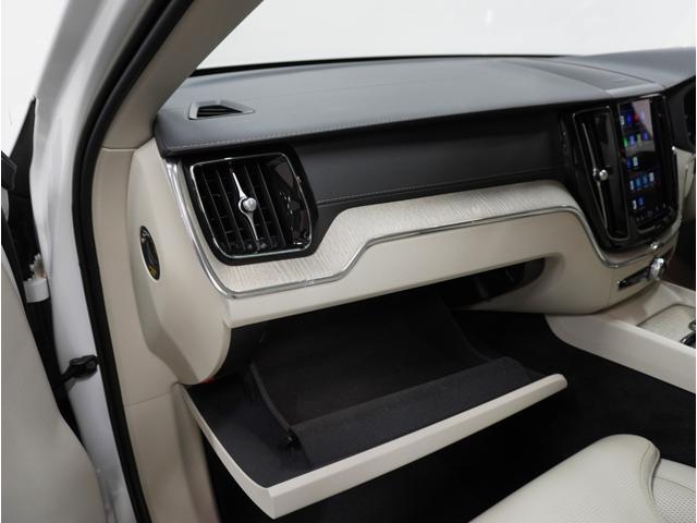 【買取直売のメリット】通常中古車の流通にかかるマージンを大幅にカット出来るので他社の同年式と比べて魅力的な価格が実現できます。また、過去の車歴まで把握することができ状態の良いお車に厳選した展示が可能で