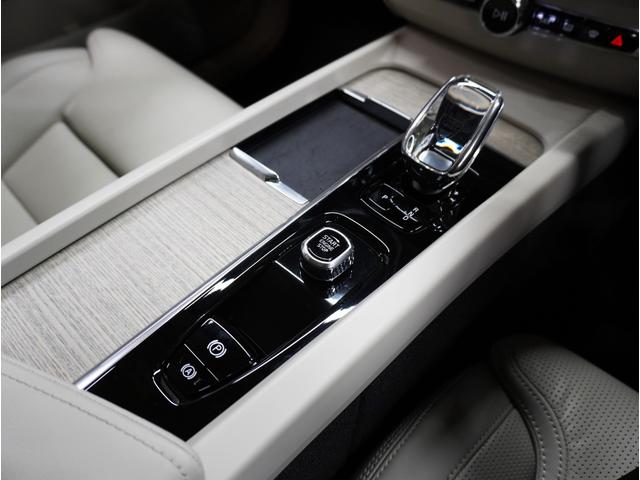 【買取直売のメリット】通常中古車の流通にかかるマージンを大幅にカット出来るので他社の同年式と比べて魅力的な価格が実現できます。また、過去の車歴まで把握することができ状態の良いお車に厳選した展示が可能で