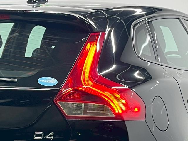 V40 D4 ダイナミックエディション 2019年モデル/パワーバックドア/純正ナビ/Bカメラ/Bluetooth対応/USB接続可/シートヒーター/ETC/ドラレコ/キセノンヘッドライト/純正18インチアルミ/保証書/取説/スペアキー(30枚目)