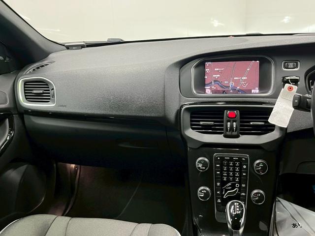 V40 D4 ダイナミックエディション 2019年モデル/パワーバックドア/純正ナビ/Bカメラ/Bluetooth対応/USB接続可/シートヒーター/ETC/ドラレコ/キセノンヘッドライト/純正18インチアルミ/保証書/取説/スペアキー(41枚目)