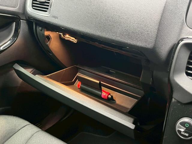 V40 D4 ダイナミックエディション 2019年モデル/パワーバックドア/純正ナビ/Bカメラ/Bluetooth対応/USB接続可/シートヒーター/ETC/ドラレコ/キセノンヘッドライト/純正18インチアルミ/保証書/取説/スペアキー(42枚目)