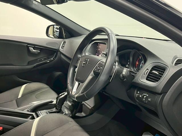 V40 D4 ダイナミックエディション 2019年モデル/パワーバックドア/純正ナビ/Bカメラ/Bluetooth対応/USB接続可/シートヒーター/ETC/ドラレコ/キセノンヘッドライト/純正18インチアルミ/保証書/取説/スペアキー(44枚目)