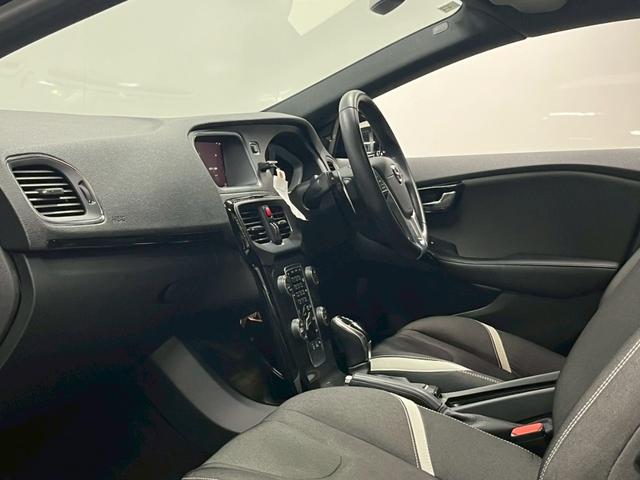 V40 D4 ダイナミックエディション 2019年モデル/パワーバックドア/純正ナビ/Bカメラ/Bluetooth対応/USB接続可/シートヒーター/ETC/ドラレコ/キセノンヘッドライト/純正18インチアルミ/保証書/取説/スペアキー(49枚目)