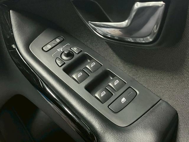 V40 D4 ダイナミックエディション 2019年モデル/パワーバックドア/純正ナビ/Bカメラ/Bluetooth対応/USB接続可/シートヒーター/ETC/ドラレコ/キセノンヘッドライト/純正18インチアルミ/保証書/取説/スペアキー(65枚目)