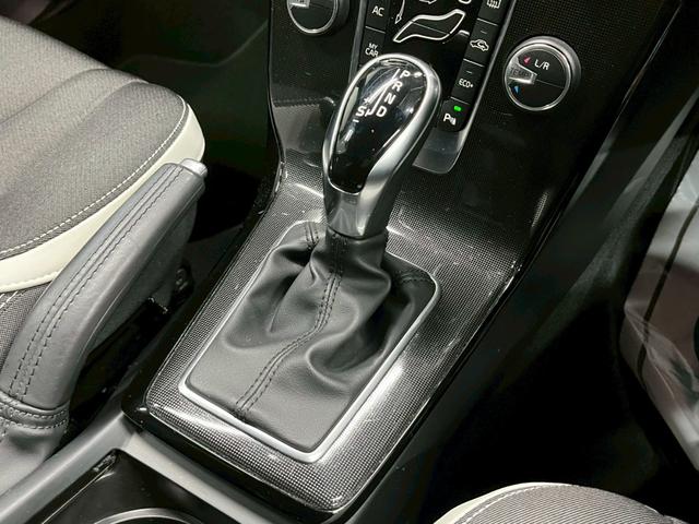 V40 D4 ダイナミックエディション 2019年モデル/パワーバックドア/純正ナビ/Bカメラ/Bluetooth対応/USB接続可/シートヒーター/ETC/ドラレコ/キセノンヘッドライト/純正18インチアルミ/保証書/取説/スペアキー(75枚目)