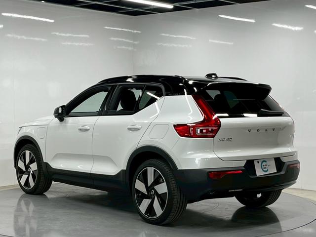 XC40リチャージ リチャージ アルティメットツインモーター 2023年モデル/禁煙車/レザーシート(ヒーター付)/パノラマルーフ/ボルボインテリセーフ/ハーマンカードン/Googleナビ/全方位カメラ/ETC/クルコン/Pバックドア/充電ケーブル(13枚目)