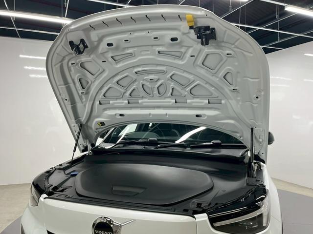 XC40リチャージ リチャージ アルティメットツインモーター 2023年モデル/禁煙車/レザーシート(ヒーター付)/パノラマルーフ/ボルボインテリセーフ/ハーマンカードン/Googleナビ/全方位カメラ/ETC/クルコン/Pバックドア/充電ケーブル(19枚目)