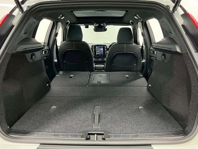 XC40リチャージ リチャージ アルティメットツインモーター 2023年モデル/禁煙車/レザーシート(ヒーター付)/パノラマルーフ/ボルボインテリセーフ/ハーマンカードン/Googleナビ/全方位カメラ/ETC/クルコン/Pバックドア/充電ケーブル(33枚目)