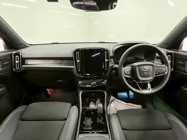 XC40リチャージ リチャージ アルティメットツインモーター 2023年モデル/禁煙車/レザーシート(ヒーター付)/パノラマルーフ/ボルボインテリセーフ/ハーマンカードン/Googleナビ/全方位カメラ/ETC/クルコン/Pバックドア/充電ケーブル(41枚目)